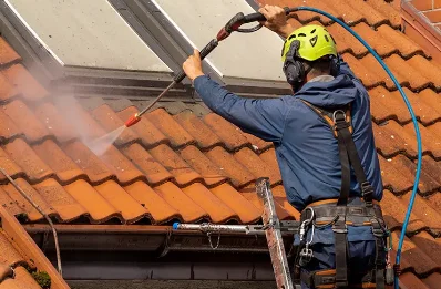 Démoussage et hydrofuge de toiture à Montrem